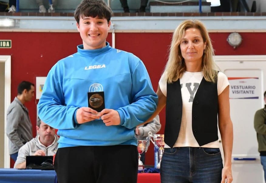 JAVI CRUZ DEL VILLA DE LUANCO ELEGIDO MEJOR PORTERO EN LA FINAL CADETE